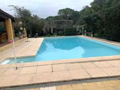 Maison - 184 m² - 8 pièces