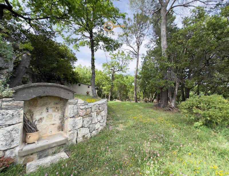 Propriété - 200 m² - 8 pièces