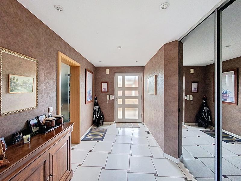 Maison - 203 m² - 6 pièces