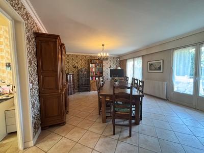 Maison traditionnelle - 185 m² - 10 pièces