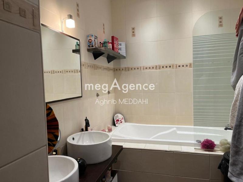 Maison - 201 m² - 8 pièces