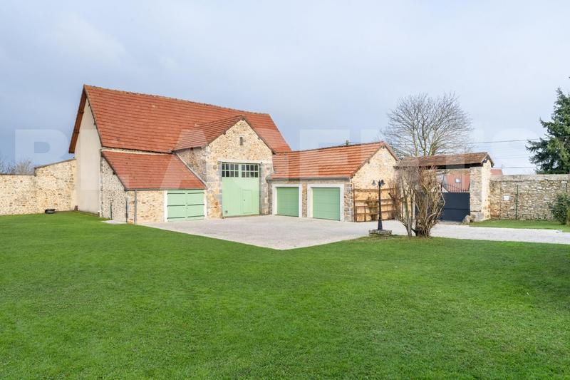 Corps de ferme - 270 m² - 9 pièces