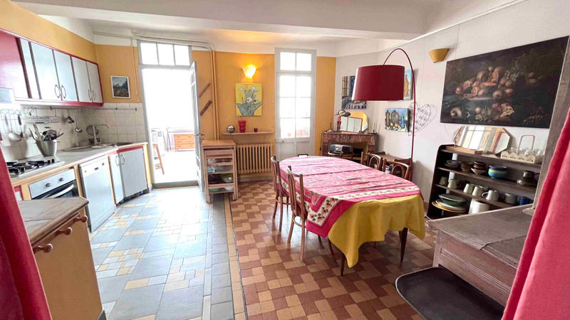 Maison - 240 m² - 9 pièces