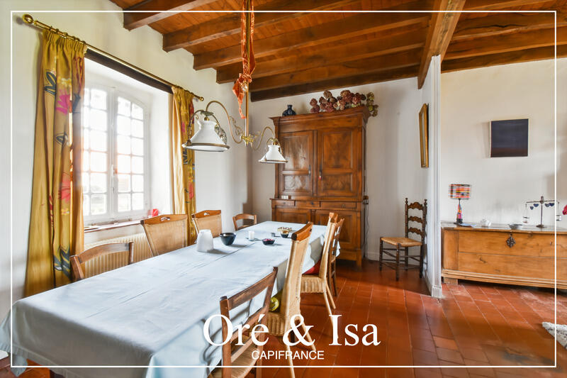 Maison - 278 m² - 9 pièces