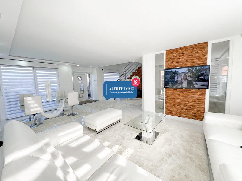 Maison - 208 m² - 10 pièces