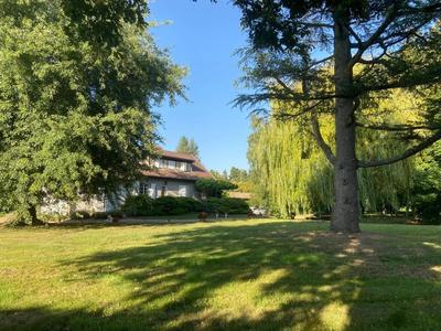 Maison - 237 m² - 10 pièces