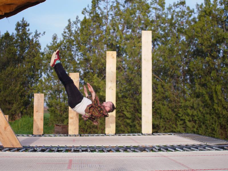 Stages Grand Trampoline | avec Emilien Janneteau, artiste de cirque de la compagnie la Contrebande.