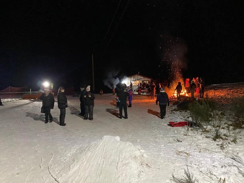 Soirée nocturne et feu de joie sur la piste du Haut du Tôt