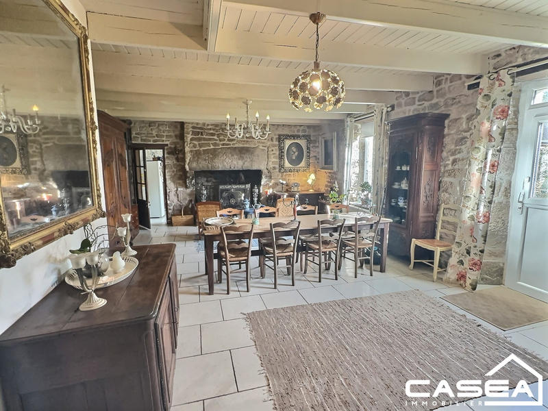 Maison traditionnelle - 120 m² - 9 pièces