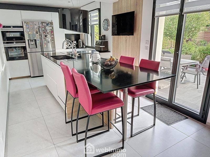 Maison - 230 m² - 7 pièces