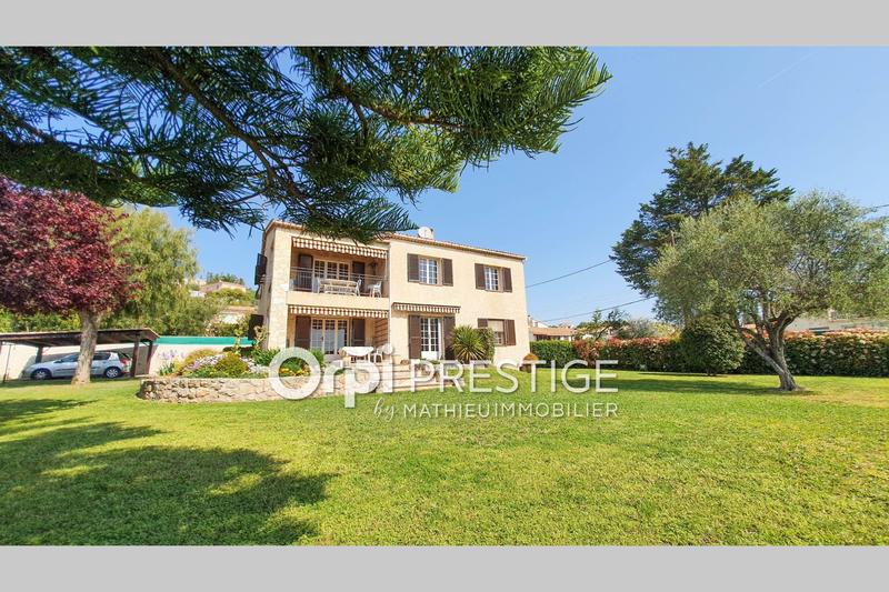 Villa - 245 m² - 8 pièces