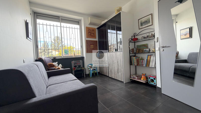 Appartement - 99 m² - 5 pièces