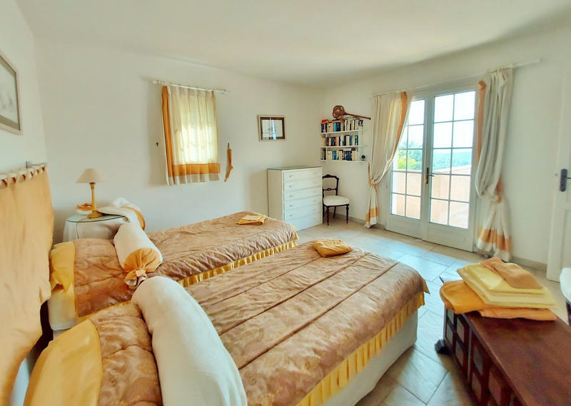 Maison - 260 m² - 10 pièces