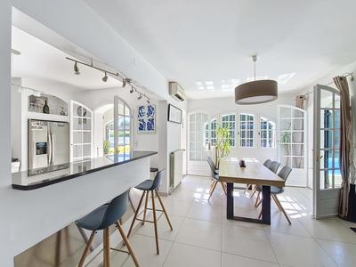 Maison - 170 m² - 6 pièces