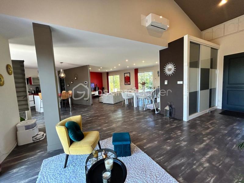 Maison traditionnelle - 201 m² - 7 pièces