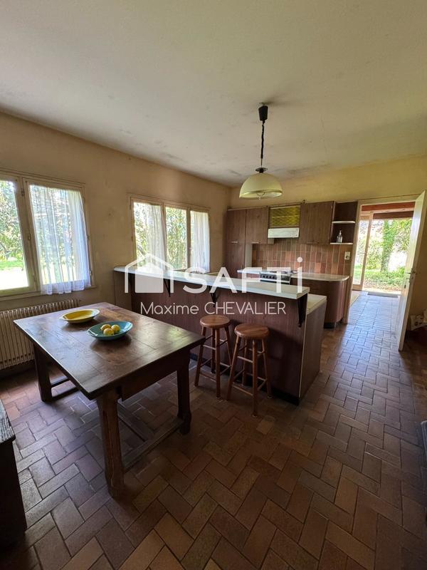 Maison - 250 m² - 8 pièces