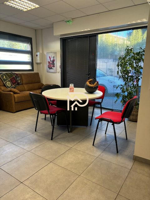 Local d'activités - 203 m²