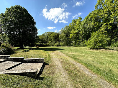 Maison - 221 m² - 8 pièces