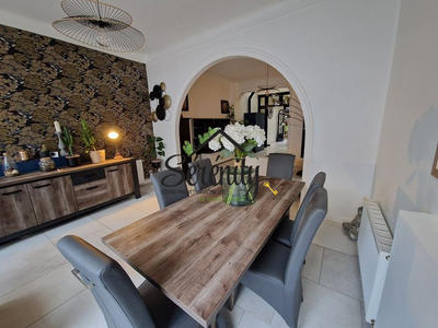 Maison - 178 m² - 7 pièces