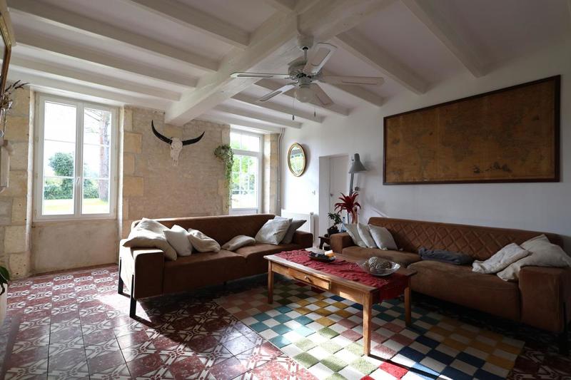 Maison - 260 m² - 8 pièces