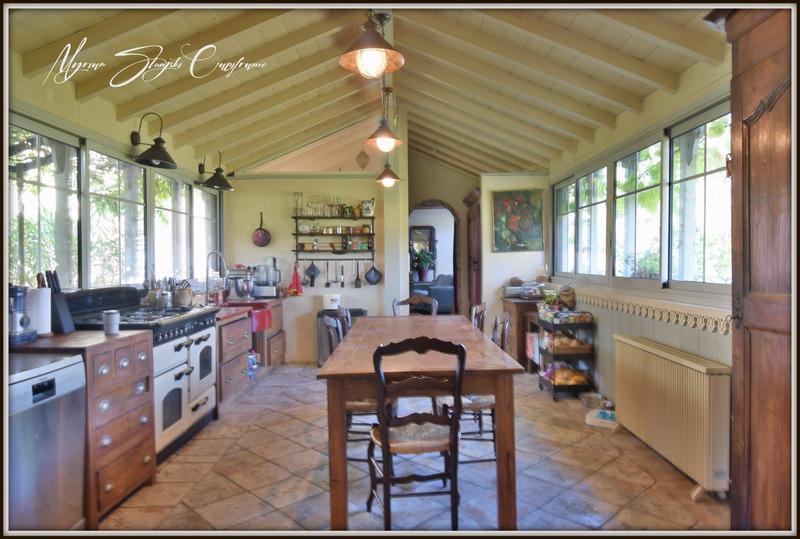 Maison de maîtres - 360 m² - 10 pièces