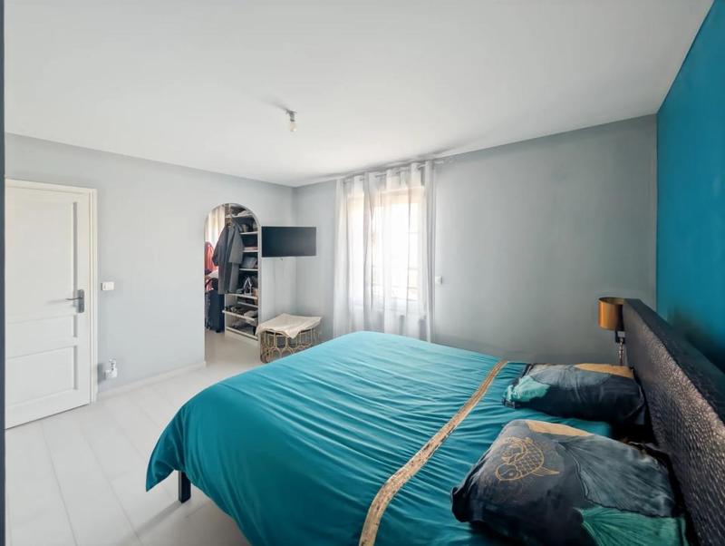 Maison - 180 m² - 8 pièces