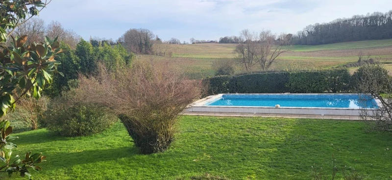 Maison - 410 m² - 11 pièces