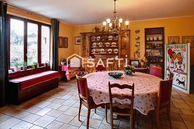 Maison - 177 m² - 6 pièces