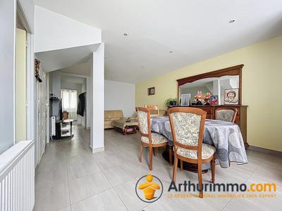 Maison - 225 m² - 10 pièces