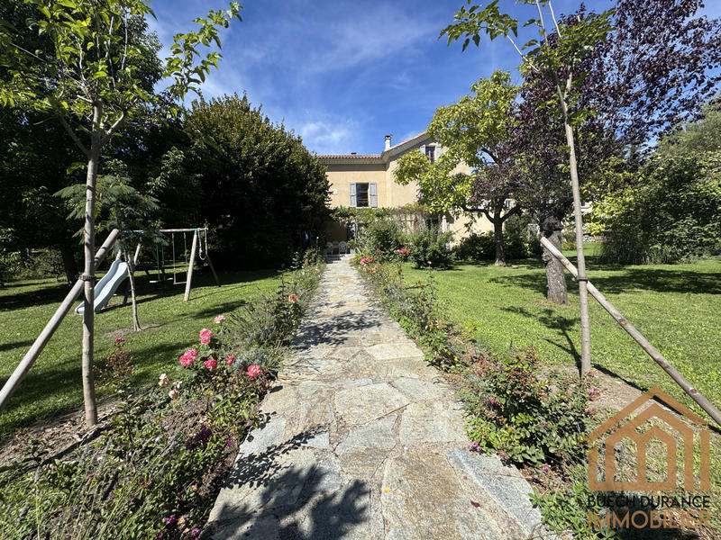 Maison - 245 m² - 12 pièces