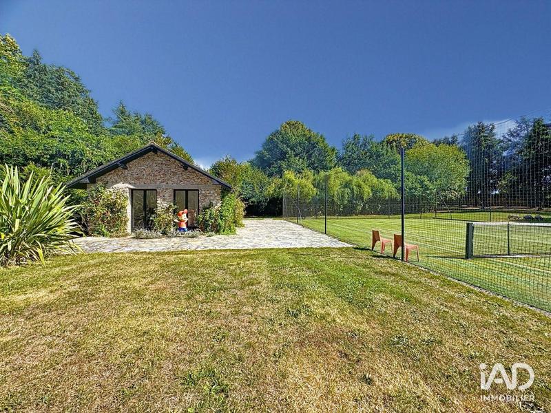 Maison - 1 044 m² - 15 pièces