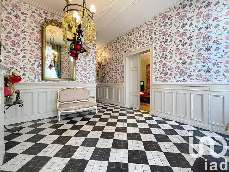 Maison - 312 m² - 9 pièces