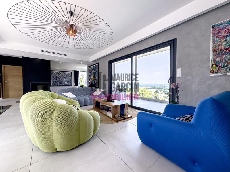 Maison - 205 m² - 5 pièces