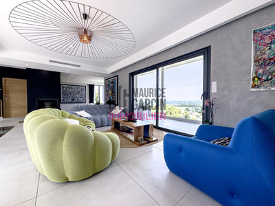 Maison - 205 m² - 5 pièces