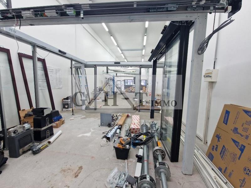 Entrepôt - 593 m²