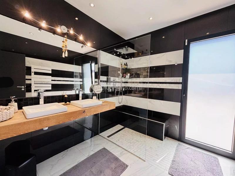 Maison - 143 m² - 5 pièces