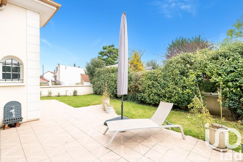 Maison - 220 m² - 10 pièces