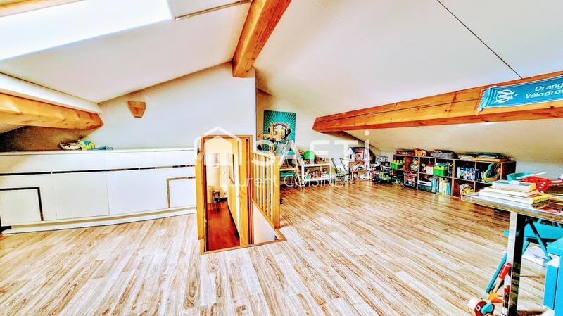 Maison - 238 m² - 6 pièces