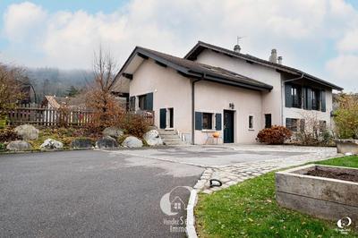 Maison de village - 185 m² - 8 pièces