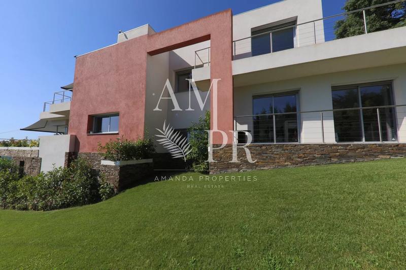 Maison - 291 m² - 8 pièces