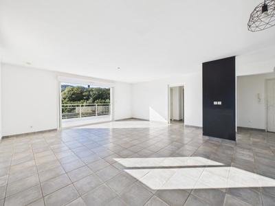 Appartement - 111 m² - 4 pièces