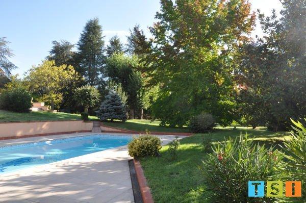 Maison - 365 m² - 7 pièces