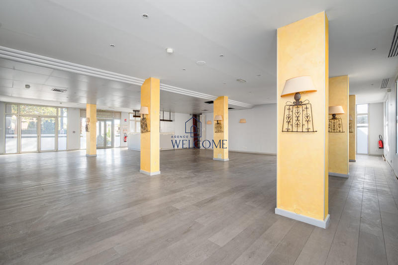 Local commercial - 316 m²