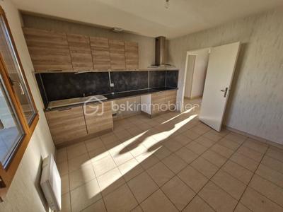 Maison traditionnelle - 108 m² - 5 pièces