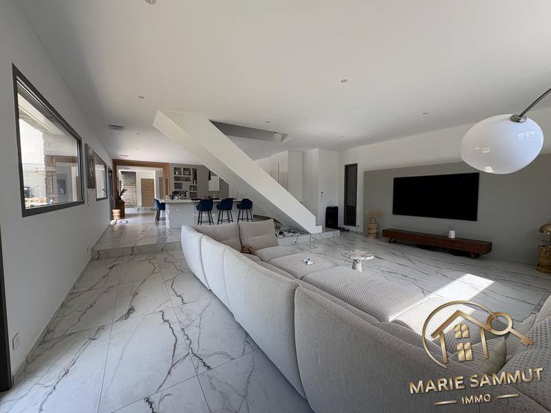 Maison contemporaine - 304 m² - 6 pièces