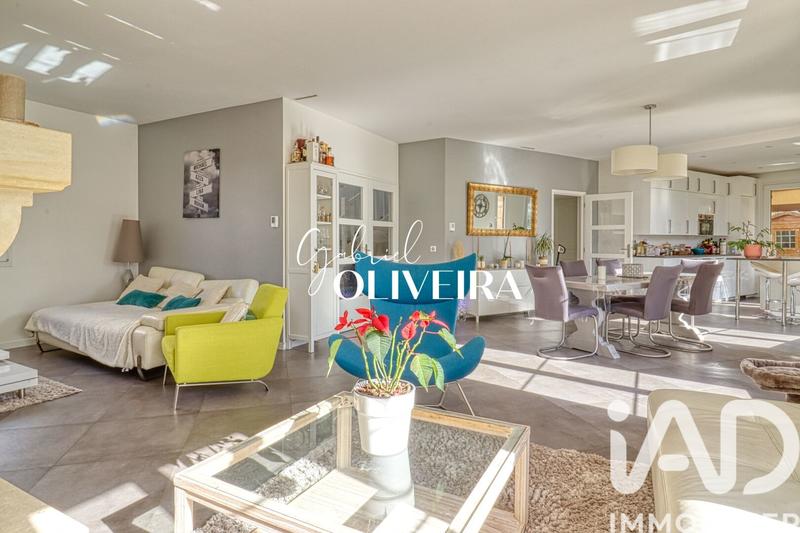 Maison - 232 m² - 10 pièces