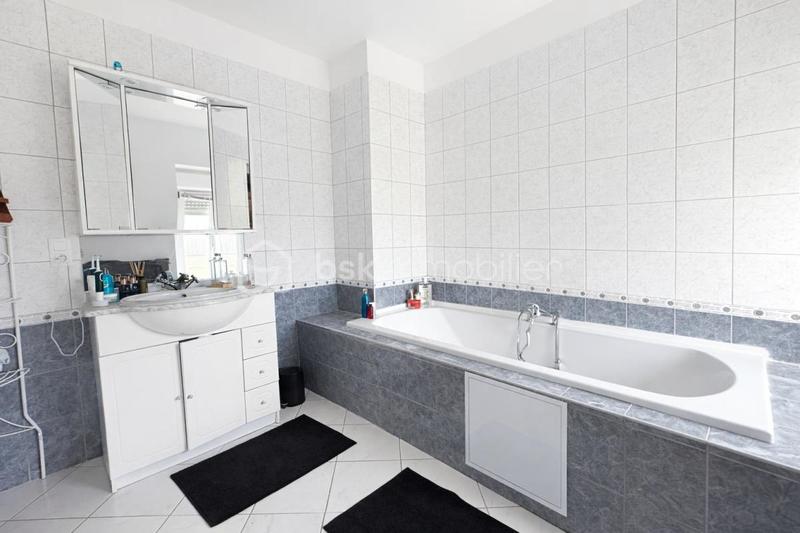 Maison - 168 m² - 5 pièces