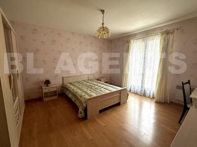 Maison - 233 m² - 9 pièces