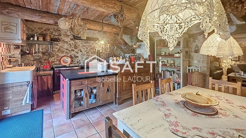 Maison - 284 m² - 9 pièces