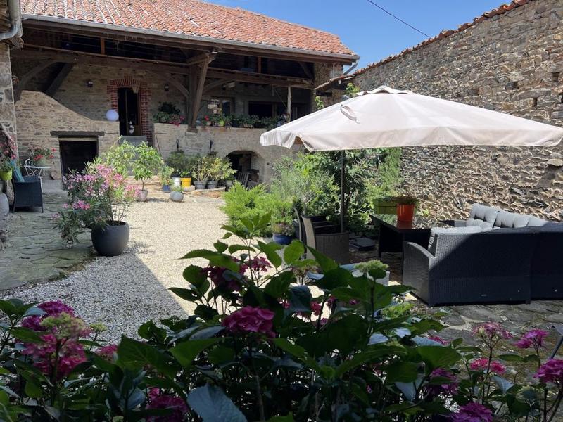 Maison - 220 m² - 7 pièces